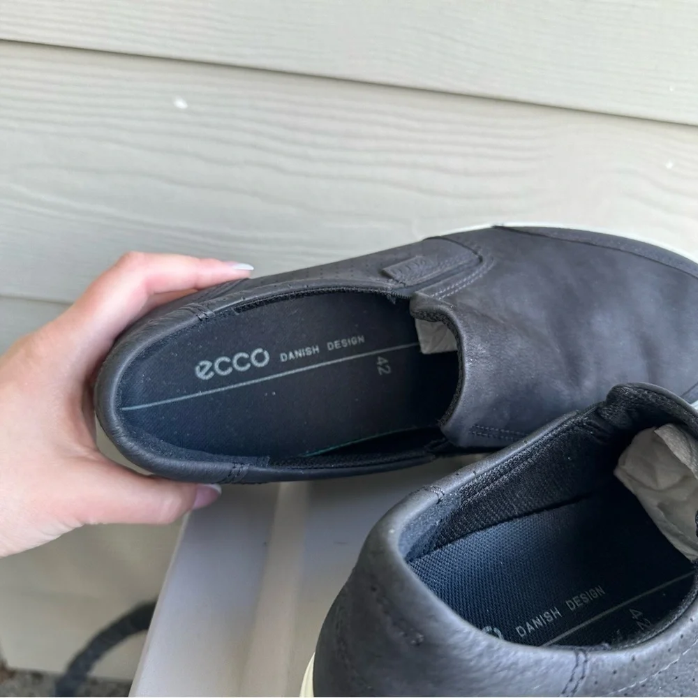 ECCO Soft 7 Leather Sneakers Slip On Style Size 8 Men’s Solid Black Casual
